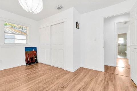 House in Tampa, Florida 3 bedrooms, 111.11 sq.m. № 1835506 - photo 23