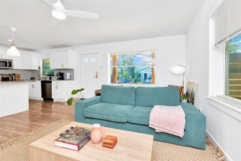 House in Tampa, Florida 3 bedrooms, 111.11 sq.m. № 1835506 - photo 7