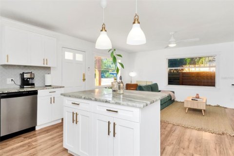 House in Tampa, Florida 3 bedrooms, 111.11 sq.m. № 1835506 - photo 13