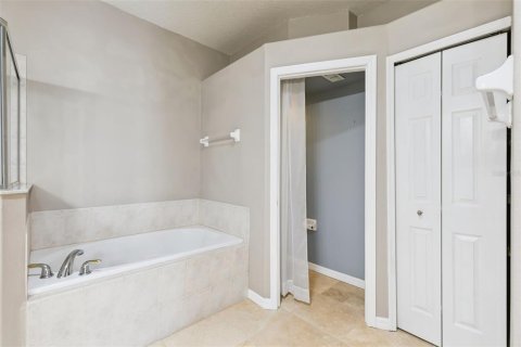 Villa ou maison à vendre à Kissimmee, Floride: 4 chambres, 211.63 m2 № 2107268 - photo 17