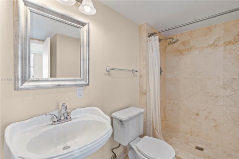 Condo in Aventura, Florida, 2 bedrooms  № 1868251 - photo 15