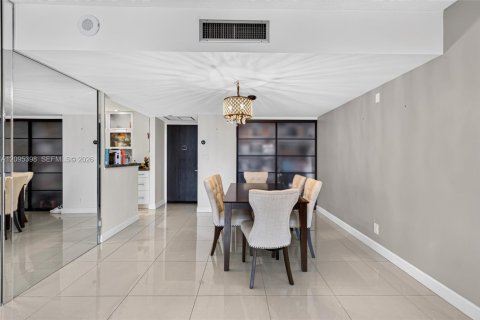 Copropriété à vendre à Aventura, Floride: 2 chambres, 105.72 m2 № 2387766 - photo 8