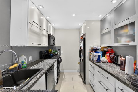 Copropriété à vendre à Aventura, Floride: 2 chambres, 105.72 m2 № 2387766 - photo 11