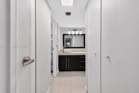 Copropriété à vendre à Aventura, Floride: 2 chambres, 105.72 m2 № 2387766 - photo 21