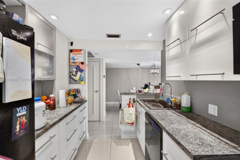 Copropriété à vendre à Aventura, Floride: 2 chambres, 105.72 m2 № 2387766 - photo 13
