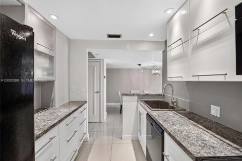 Copropriété à vendre à Aventura, Floride: 2 chambres, 105.72 m2 № 2387766 - photo 10