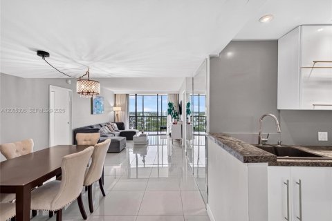 Copropriété à vendre à Aventura, Floride: 2 chambres, 105.72 m2 № 2387766 - photo 2