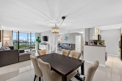 Copropriété à vendre à Aventura, Floride: 2 chambres, 105.72 m2 № 2387766 - photo 3