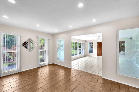 Villa ou maison à vendre à Davie, Floride: 4 chambres, 270.35 m2 № 1949143 - photo 17