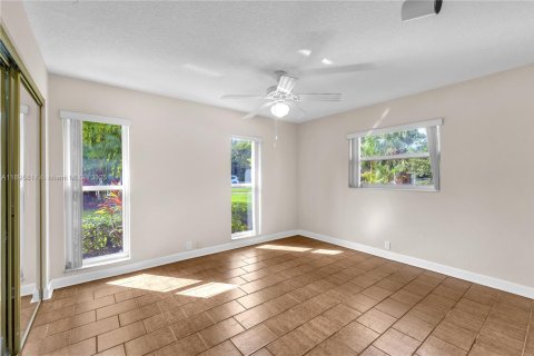 Villa ou maison à vendre à Davie, Floride: 4 chambres, 270.35 m2 № 1949143 - photo 15