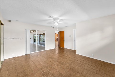 Villa ou maison à vendre à Davie, Floride: 4 chambres, 270.35 m2 № 1949143 - photo 11