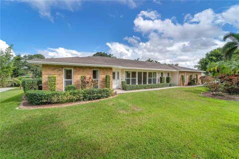 Villa ou maison à vendre à Davie, Floride: 4 chambres, 270.35 m2 № 1949143 - photo 2