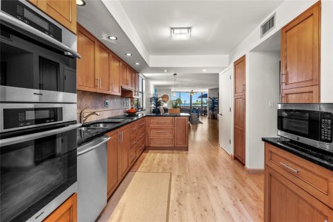 Condominio en alquiler en Longboat Key, Florida, 2 dormitorios, 148.74 m2 № 1138203 - foto 17