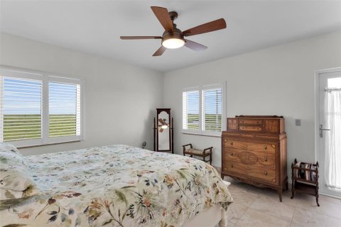 House in Key Largo, Florida 4 bedrooms, 267.56 sq.m. № 1799905 - photo 17