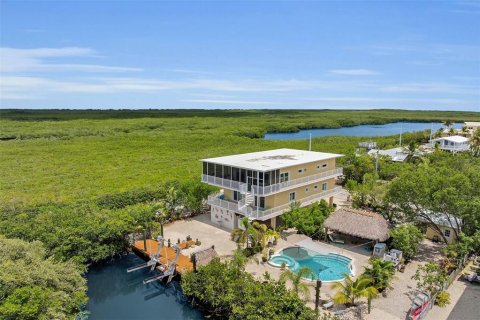 House in Key Largo, Florida 4 bedrooms, 267.56 sq.m. № 1799905 - photo 2