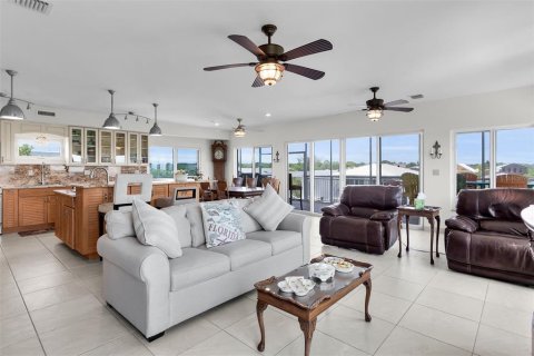 House in Key Largo, Florida 4 bedrooms, 267.56 sq.m. № 1799905 - photo 22