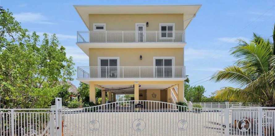 House in Key Largo, Florida 4 bedrooms, 267.56 sq.m. № 1799905