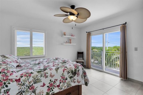 House in Key Largo, Florida 4 bedrooms, 267.56 sq.m. № 1799905 - photo 11