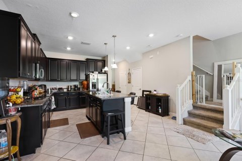 Townhouse in Tampa, Florida 3 bedrooms, 167.6 sq.m. № 2222457 - photo 6