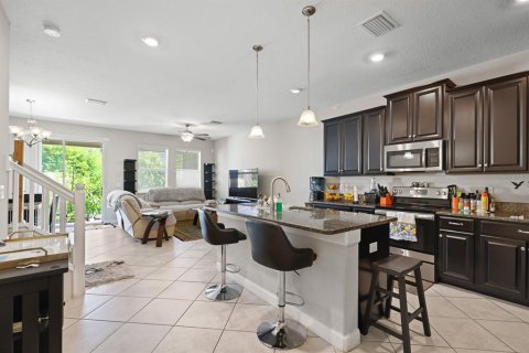 Townhouse in Tampa, Florida 3 bedrooms, 167.6 sq.m. № 2222457 - photo 3