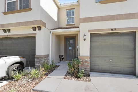 Townhouse in Tampa, Florida 3 bedrooms, 167.6 sq.m. № 2222457 - photo 2