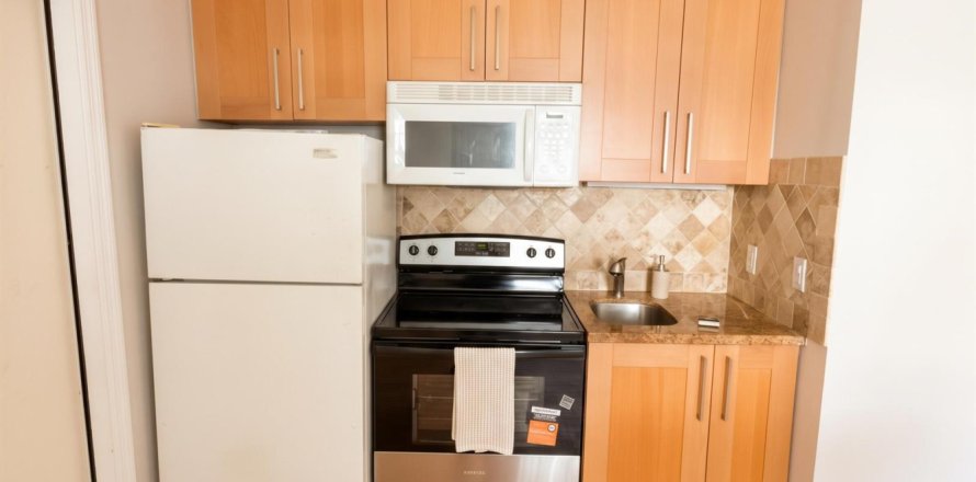 Apartment in Fort Lauderdale, Florida 3 rooms, 46.45 sq.m. № 2418133