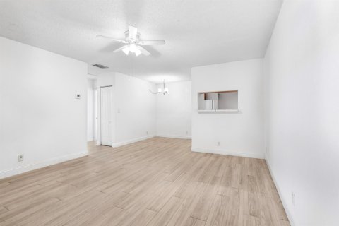 Купить кондоминиум в Корал-Спрингс, Флорида 3 комнаты, 76.18м2, № 2146213 - фото 2