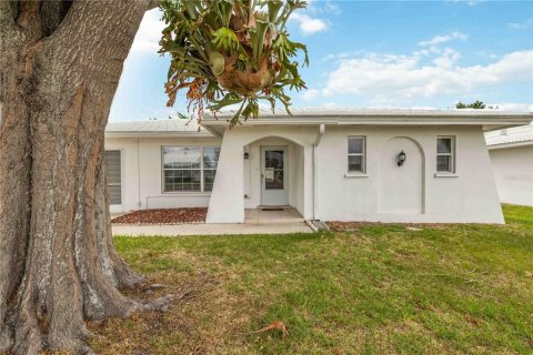 House in Bradenton, Florida 2 bedrooms, 115.76 sq.m. № 2114838