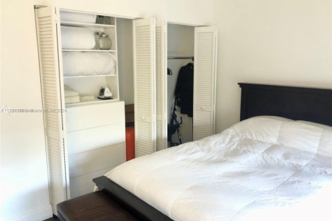 Condo in Bal Harbour, Florida, 2 bedrooms  № 969819 - photo 13
