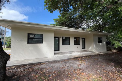 Casa en alquiler en Miami, Florida, 2 dormitorios, 65.03 m2 № 1964516 - foto 2