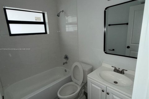 Casa en alquiler en Miami, Florida, 2 dormitorios, 65.03 m2 № 1964516 - foto 13