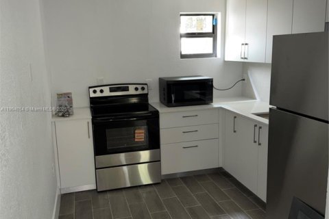 Casa en alquiler en Miami, Florida, 2 dormitorios, 65.03 m2 № 1964516 - foto 9