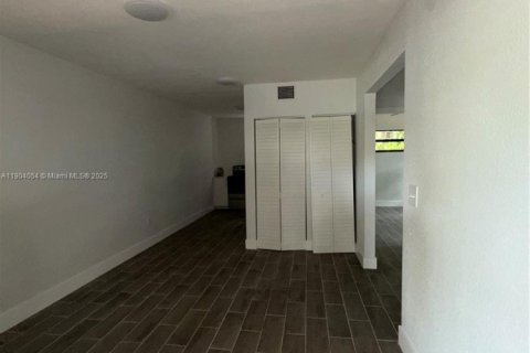 Casa en alquiler en Miami, Florida, 2 dormitorios, 65.03 m2 № 1964516 - foto 7