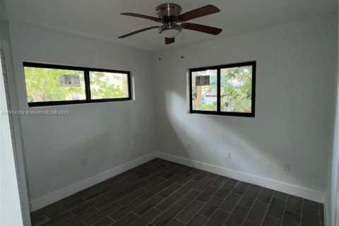 Casa en alquiler en Miami, Florida, 2 dormitorios, 65.03 m2 № 1964516 - foto 11