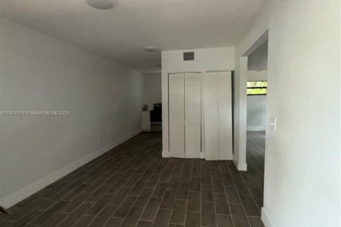 Casa en alquiler en Miami, Florida, 2 dormitorios, 65.03 m2 № 1964516 - foto 6