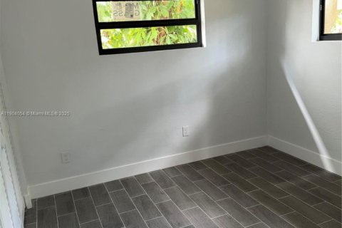 Casa en alquiler en Miami, Florida, 2 dormitorios, 65.03 m2 № 1964516 - foto 15