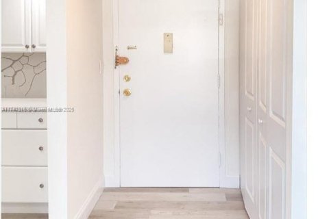 Condominio en venta en Hallandale Beach, Florida, 3 dormitorios, 132.85 m2 № 1937034 - foto 19