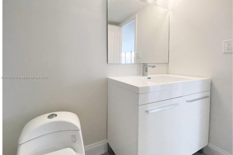 Condominio en venta en Hallandale Beach, Florida, 3 dormitorios, 132.85 m2 № 1937034 - foto 18