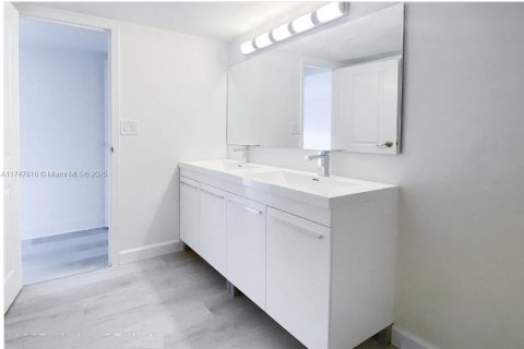 Condominio en venta en Hallandale Beach, Florida, 3 dormitorios, 132.85 m2 № 1937034 - foto 15