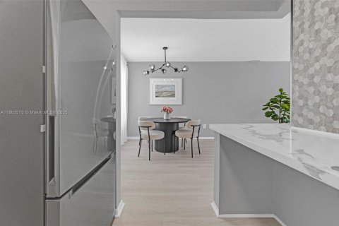 Copropriété à vendre à Miami Beach, Floride: 1 chambre, 65.03 m2 № 1742149 - photo 2