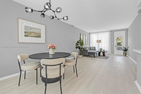 Copropriété à vendre à Miami Beach, Floride: 1 chambre, 65.03 m2 № 1742149 - photo 1