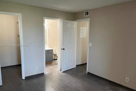 Copropriété à vendre à Margate, Floride: 2 chambres, 89.46 m2 № 1867891 - photo 12