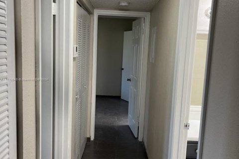 Copropriété à vendre à Margate, Floride: 2 chambres, 89.46 m2 № 1867891 - photo 11