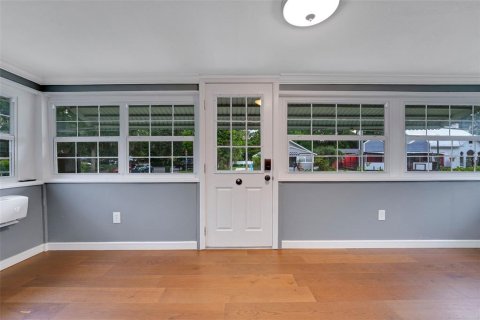 Propiedad comercial en alquiler en Mount Dora, Florida, 105.63 m2 № 1901194 - foto 8