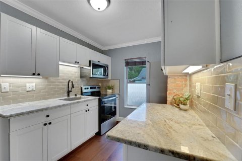 Propiedad comercial en alquiler en Mount Dora, Florida, 105.63 m2 № 1901194 - foto 18