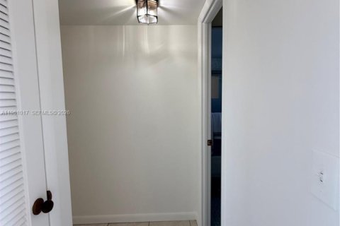 Купить кондоминиум в Санрайз, Флорида 1 спальня, 59.46м2, № 2091089 - фото 16