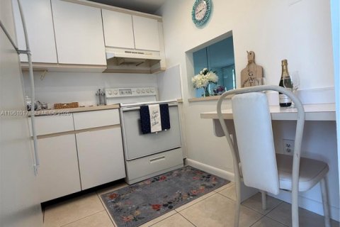 Купить кондоминиум в Санрайз, Флорида 1 спальня, 59.46м2, № 2091089 - фото 3