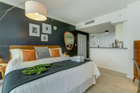 Condominio en venta en Miami, Florida, 1 dormitorio, 63.08 m2 № 1967133 - foto 2