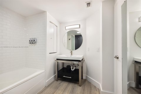 Condominio en venta en Miami, Florida, 1 dormitorio, 63.08 m2 № 1967133 - foto 15