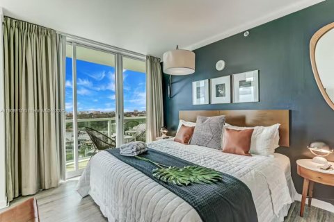 Condominio en venta en Miami, Florida, 1 dormitorio, 63.08 m2 № 1967133 - foto 1